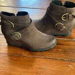 Sorel Joan of artic wedge brown boots size 7.5